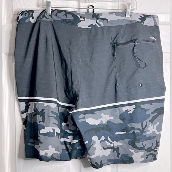 Quicksilver Men’s Mid Length 20” High-Line Board Shorts -Sz 42 - Gray/Gray camo - Picture 10 of 10
